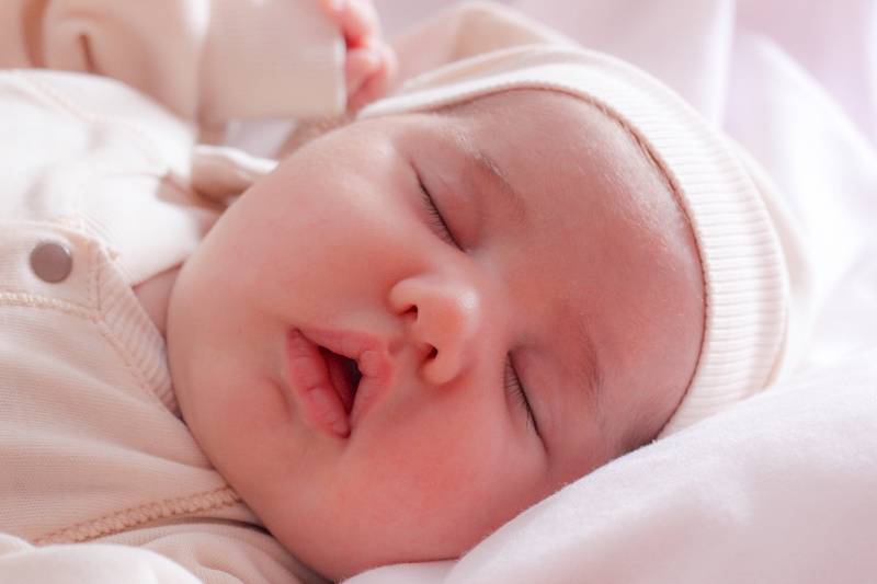 10 Poze Pe Care Trebuie Sa Le Faci Cu Bebelusul In Prima Sa Zi De