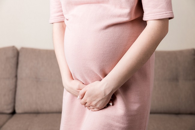 femeie-gravidă-care-are-incontinență-urinară-în-sarcină