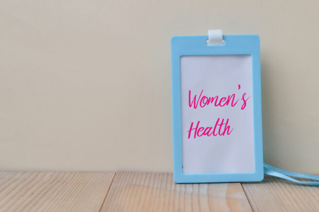 ecuson albastru pe care scrie Women s health