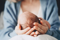 Recuperarea după naștere nu durează doar șase săptămâni – și este perfect normal
